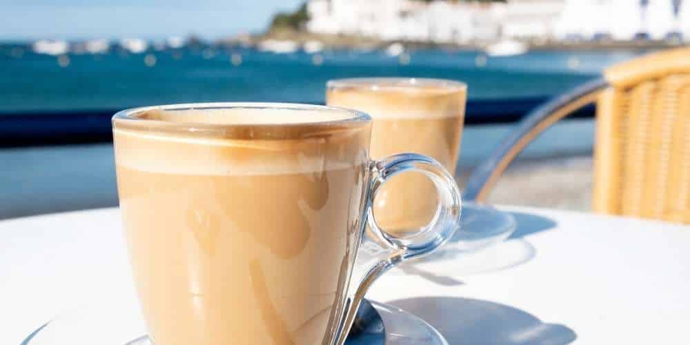 Je bekijkt nu Wat zijn de verschillen tussen een Cortado en een Caffè latte?